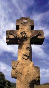 Nagrobny krzyż łemkowski na cmentarzu w Nowicy