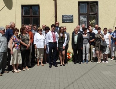 Uroczyste odsłonięcie tablicy upamiętniającej 70. rocznicę akcji „Wisła” na stacji kolejowej PKP Gorlice-Zagórzany